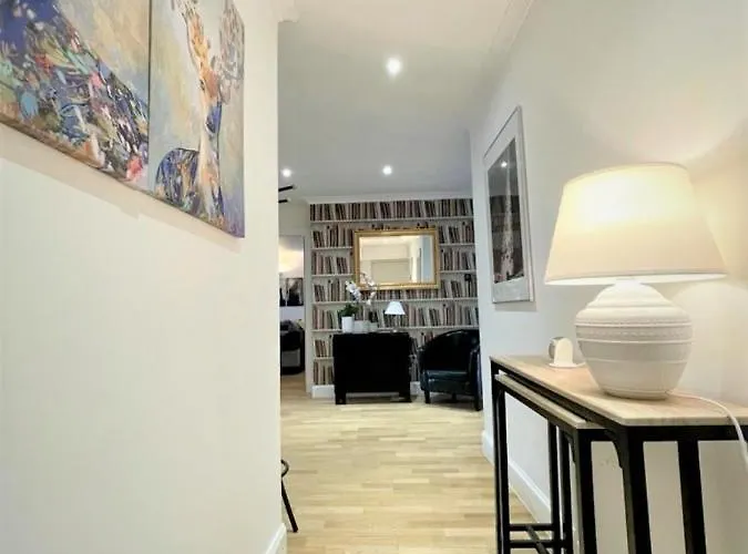 Elite 3 Bed New Town With Private Walled Garden