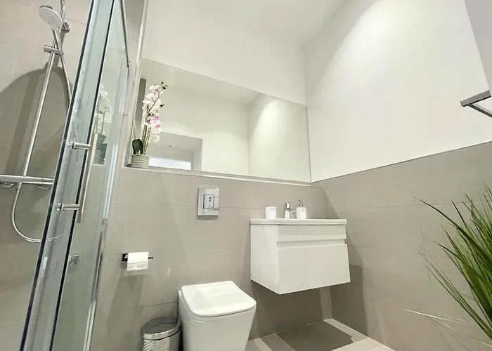 아파트 Chic, Newly Reno'd 1 Bed Open Plan, Nr The Meadows 에든버러