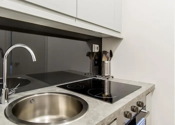 Modern Studio Next To Castle דירה אדינבורו