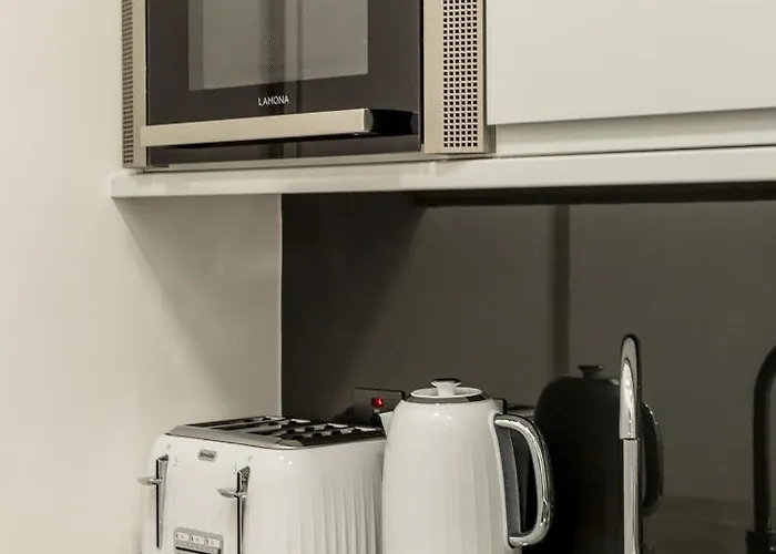 Modern Studio Next To Castle דירה אדינבורו