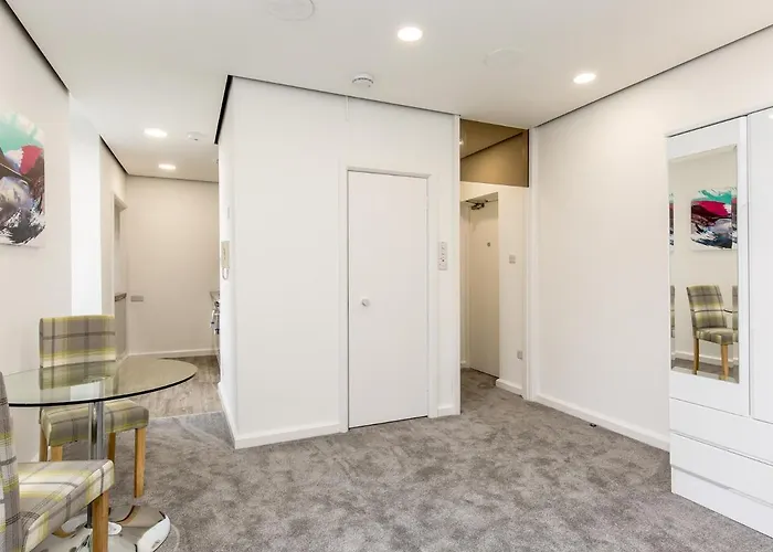 Refurbished Studio Next To The Royal Mile * Edinburgh
