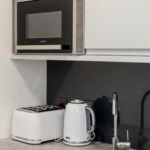 Refurbished Studio Next To The Royal Mile