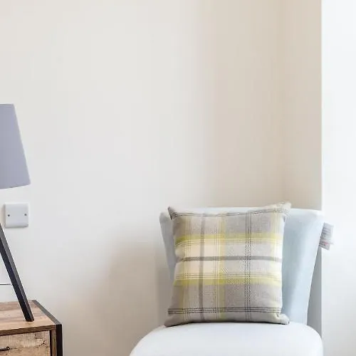 Refurbished Studio Next To The Royal Mile شقة *