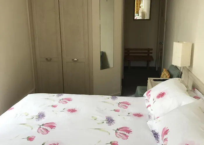 Dorstan House 3*