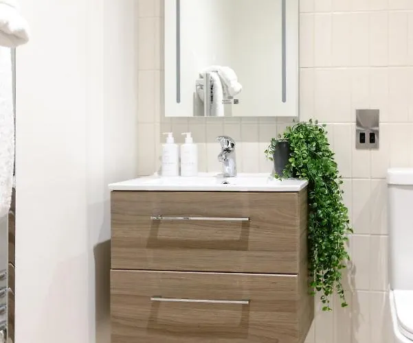 Heeton Concept Queen Street 4*