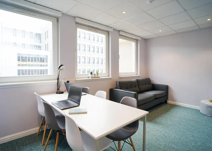 8 Roxburgh Apartment