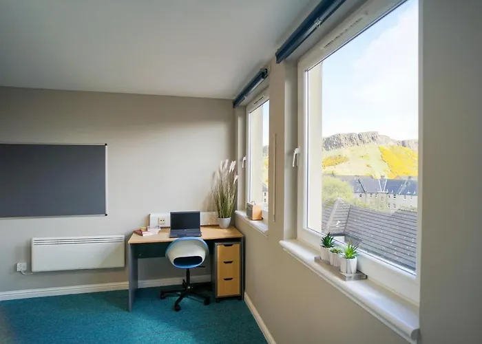 8 Roxburgh * Edinburgh