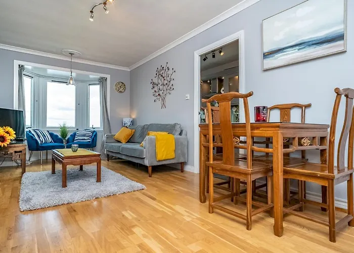 Stunning Flat With Sea View And Parking - Pass The Keys Apartment