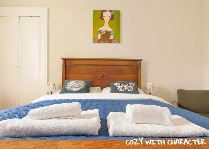 Cozy With Character Vibrant Style Flat At Leith Links Park شقة