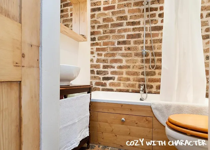 Cozy With Character Vibrant Style Flat At Leith Links Park *