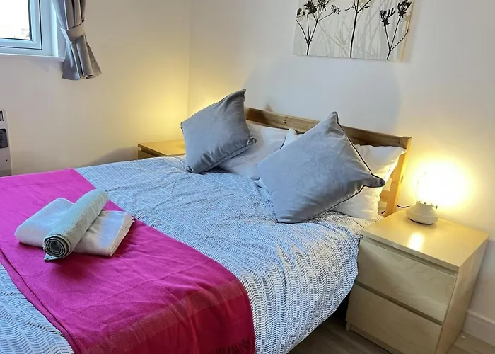 Bright 2 Bedroom - *