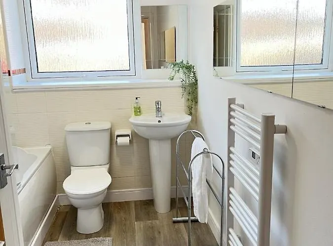 Bright 2 Bedroom -