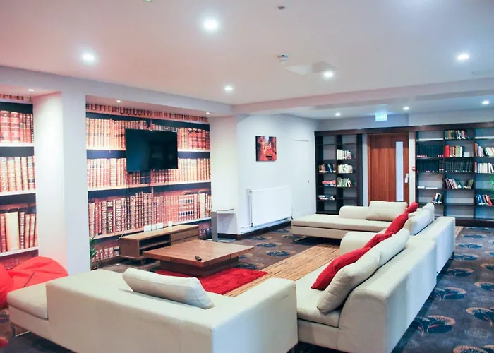 First Holland House Отель