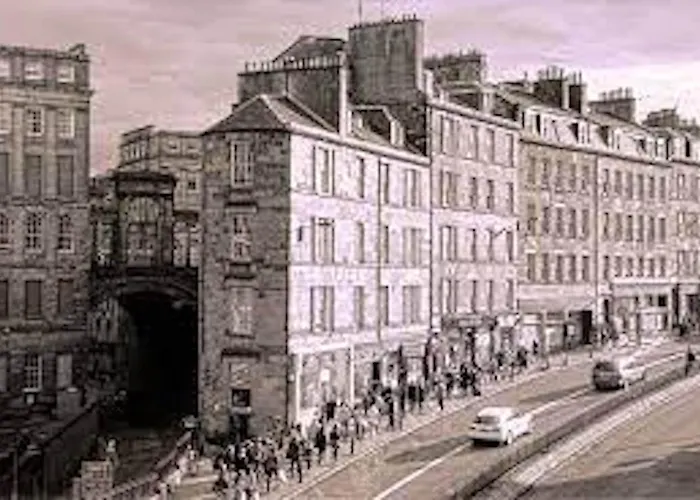 아파트 Leith Street