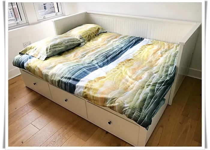 Spacious And Modern 2 Bedroom Flat Near The Centre Edinburgh