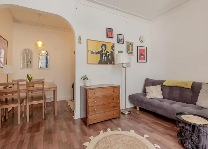 Stylish Flat In With Private Garden *