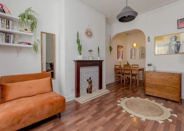 Stylish Flat In With Private Garden Apartamento