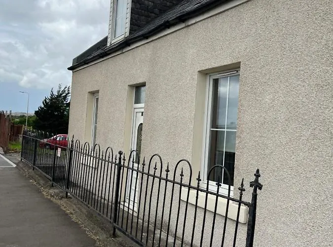 4 Bed Near Airport * Edynburg