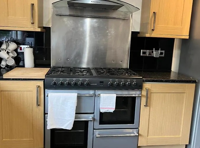 4 Bed Near Airport Edynburg