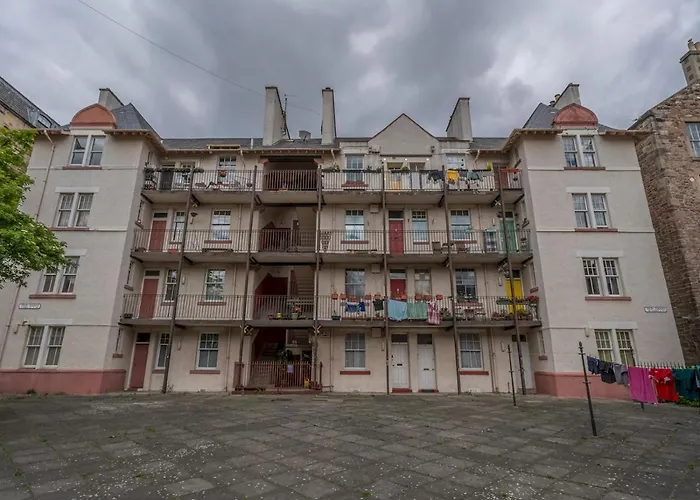 Spacious Flat At Royal Mile - Pass The Keys * Edimburgo