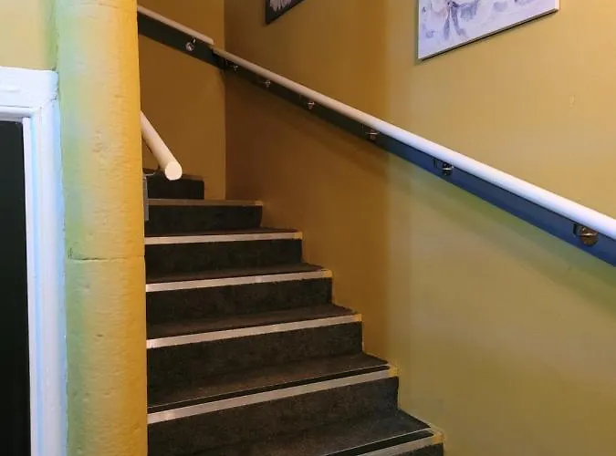 The - No 8 * Édimbourg