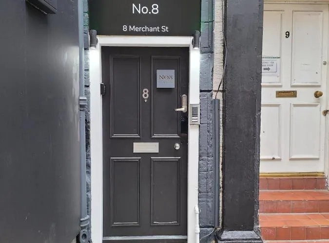 The - No 8 Édimbourg