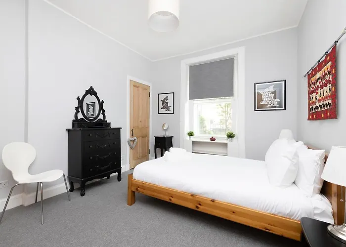 Joivy Charming Near Leith Links With Patio Apartment