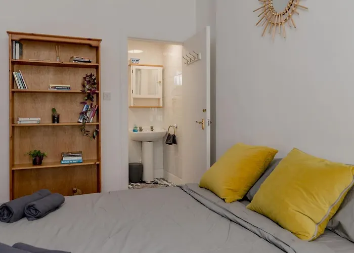 Stylish Flat In With Private Garden