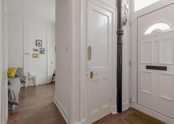 Stylish Flat In With Private Garden