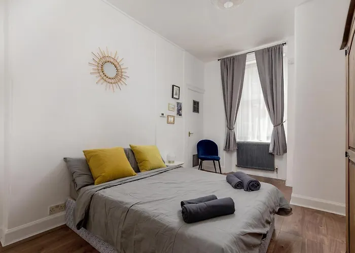 Stylish Flat In With Private Garden Edimburgo