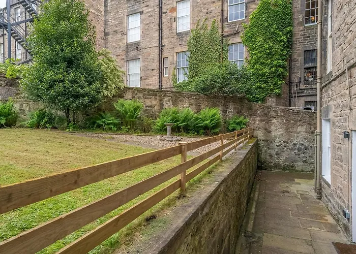 Superb 3beds House In Chic Area Of The Centre - Pass The Keys *