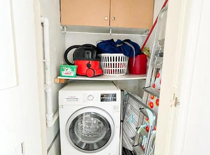Open Plan 2 Bed Apt, Near Castle 에든버러