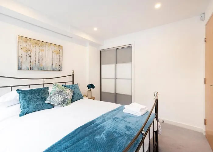 Modern 3-storey 3-bedroom Appartamento *