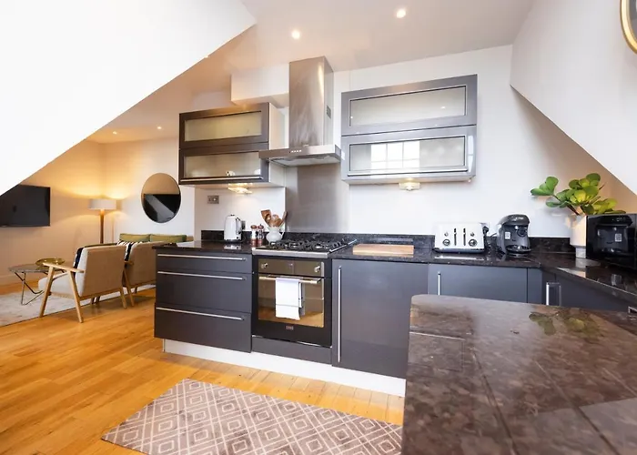 Joivy Luxury Flat Near Castle Apartment