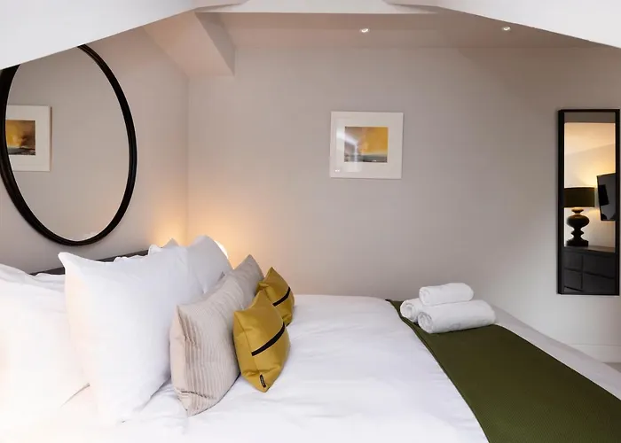 Joivy Luxury Flat Near Castle Apartment *
