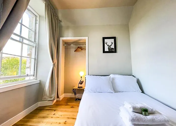 Apartamento Charming 3 Bed In Old Town Edimburgo