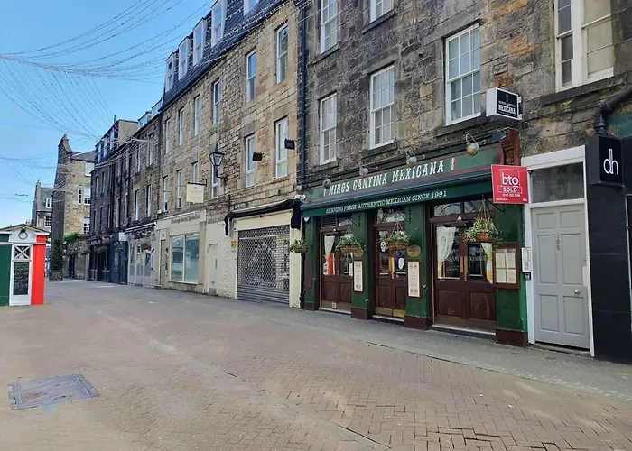 Lovely 2 Bedroom Flat In The Heart Of The *