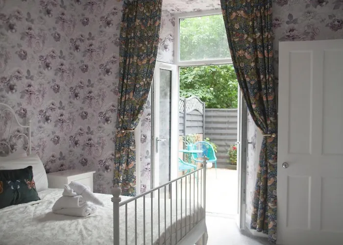 Centre Escape With Private Garden Apartment Edinburgh