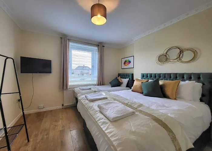 4 Bedrooms By Sensational Short Lets & Serviced *