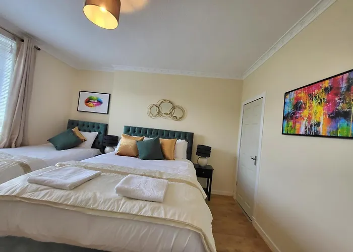 4 Bedrooms By Sensational Short Lets & Serviced דירה