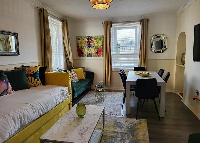 4 Bedrooms By Sensational Short Lets & Serviced *