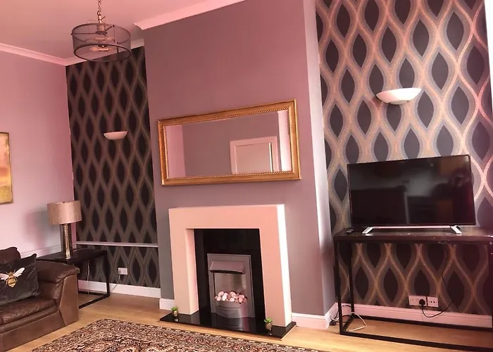 With Views - Sleeps 3 * Edinburgh