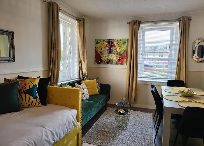 דירה 4 Bedrooms By Sensational Short Lets & Serviced