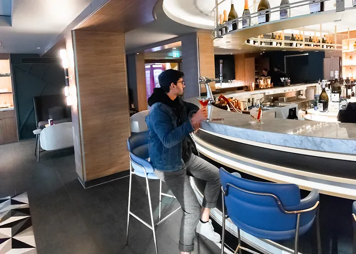 Yotel 4*