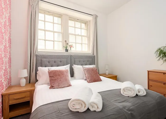 2 Bedroom Royal Mile Edinburgh