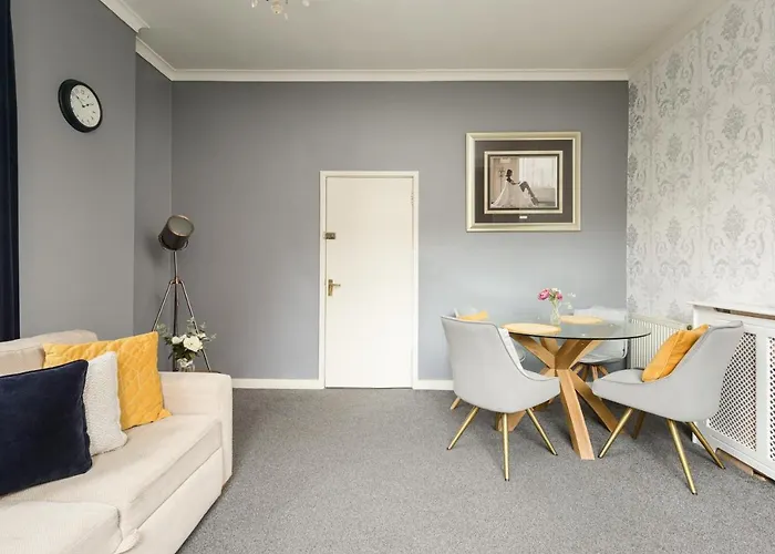 2 Bedroom Royal Mile *