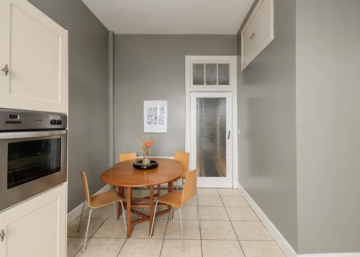 2 Bed Old Town - Next To Castle * Edinburg
