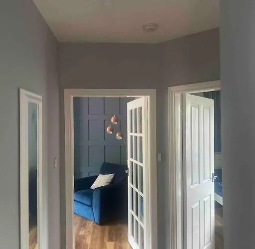 Lovely 2 Bedroom With Private Garden Apartment Edinburgh