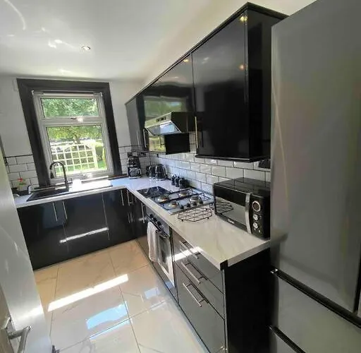 Lovely 2 Bedroom With Private Garden * Эдинбург