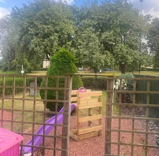 Lovely 2 Bedroom With Private Garden